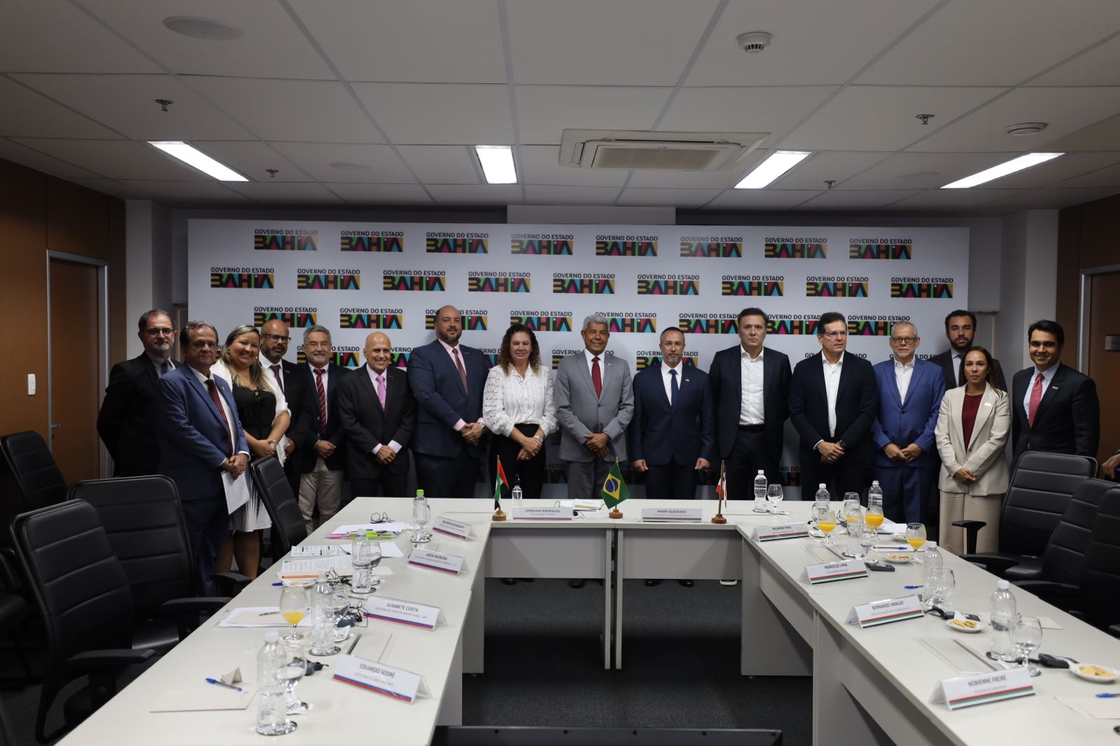 Jerônimo discute avanços dos investimentos em sustentabilidade na Bahia com embaixador dos Emirados Árabes
