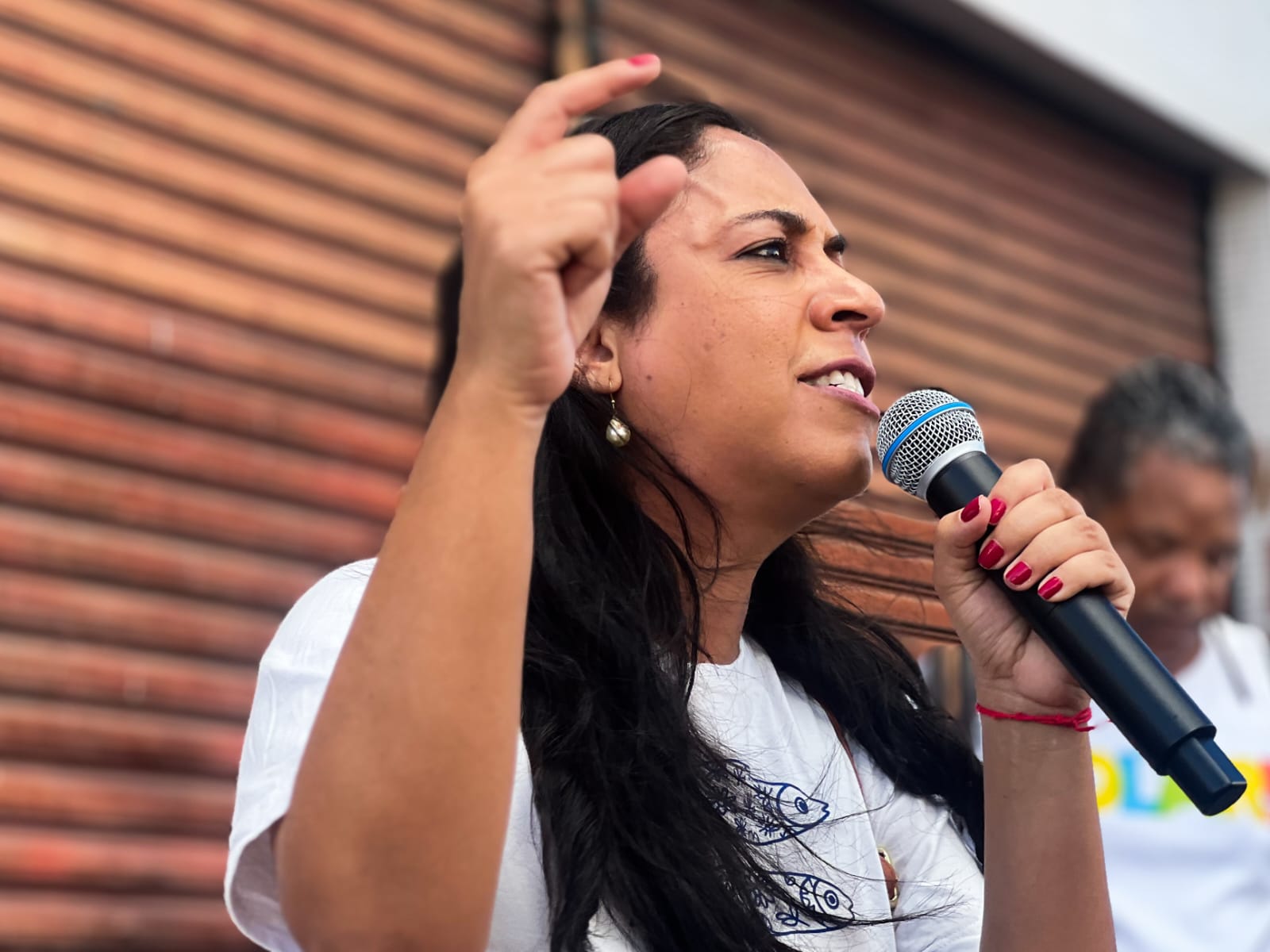 ”O que Flávio Bolsonaro fez por Salvador para receber o título de cidadão da cidade?”, questiona presidente do PT