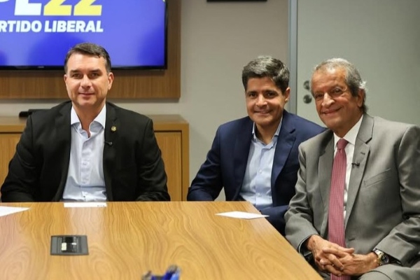 “Flávio Bolsonaro vem à Bahia estreitar relações com ACM Neto”, diz presidente do PT