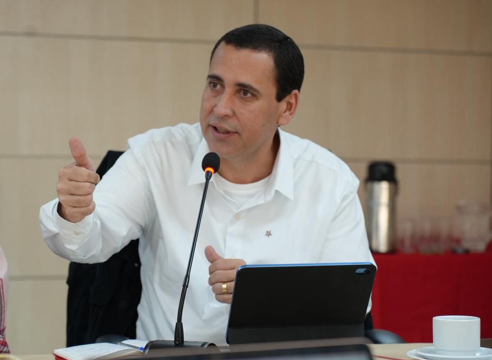 “Crise na campanha de Flávio vai se confirmando muito maior do que a família Bolsonaro imaginava”, diz secretário do PT