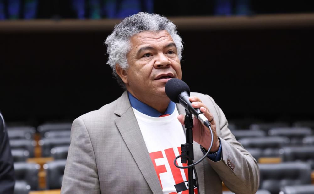 Valmir Assunção vota a favor do fim da escala 6×1