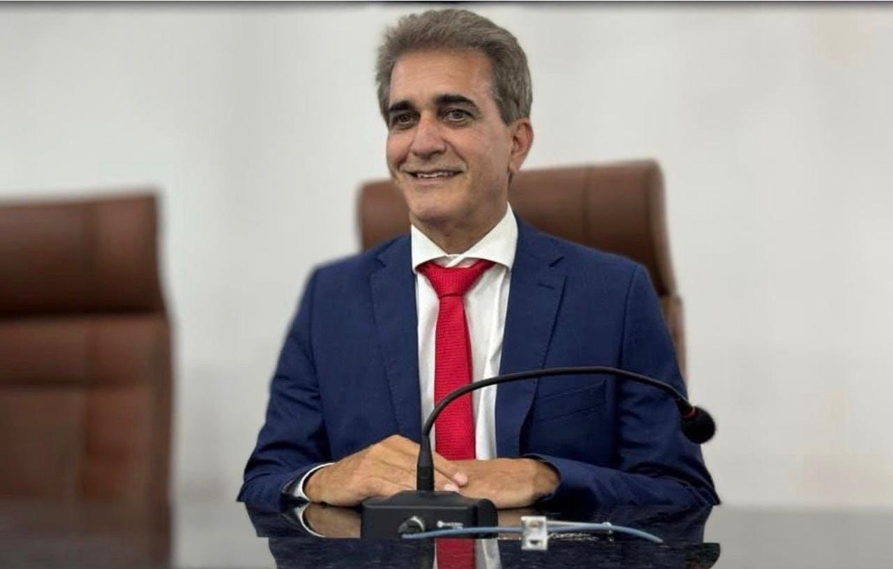 Robinson questiona discurso de ACM Neto sobre facções e pede explicações sobre consultoria