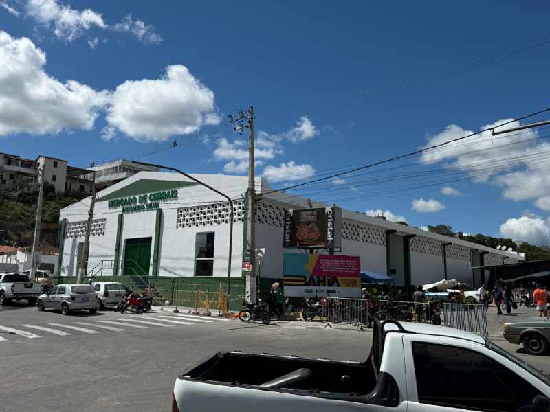 Entrega de mercado municipal amplia oportunidades para agricultura familiar em Jaguaquara