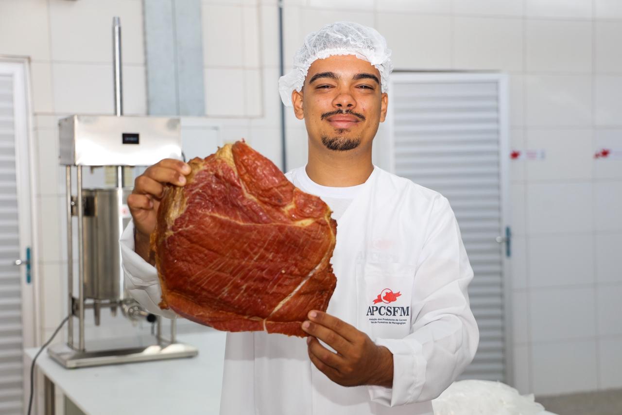 Governo da Bahia inaugura unidade inédita de defumados suínos e fortalece a agricultura familiar no Recôncavo