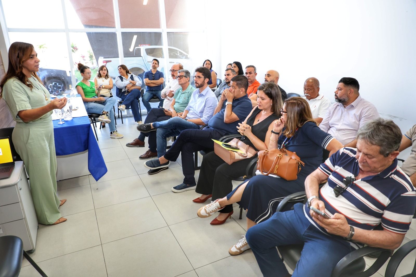 Roberta Santana apresenta novo modelo assistencial da saúde para prefeitos em Senhor do Bonfim