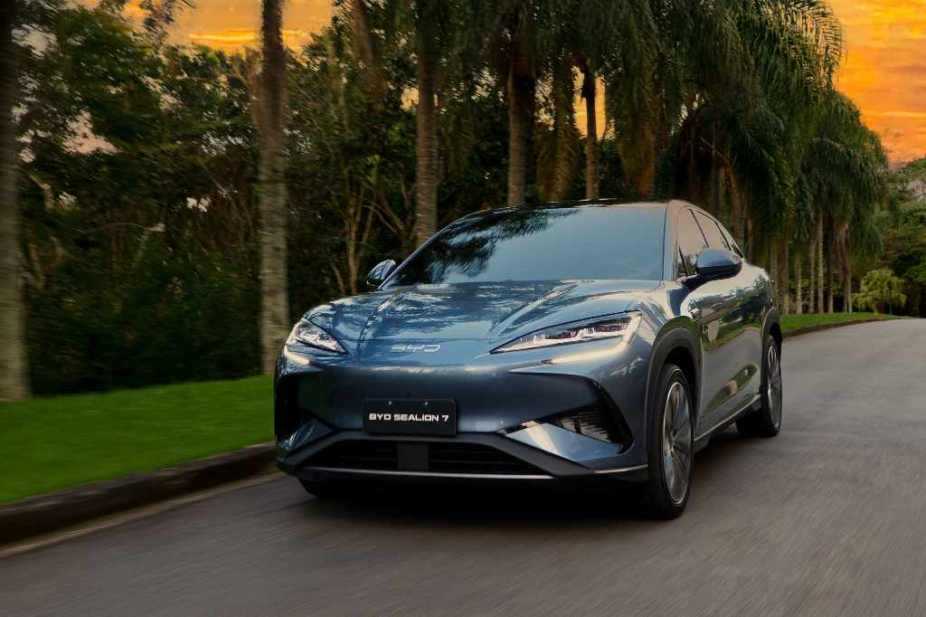 BYD Sealion 7 chega ao Brasil unindo versatilidade de SUV cupê e performance de superesportivo elétrico