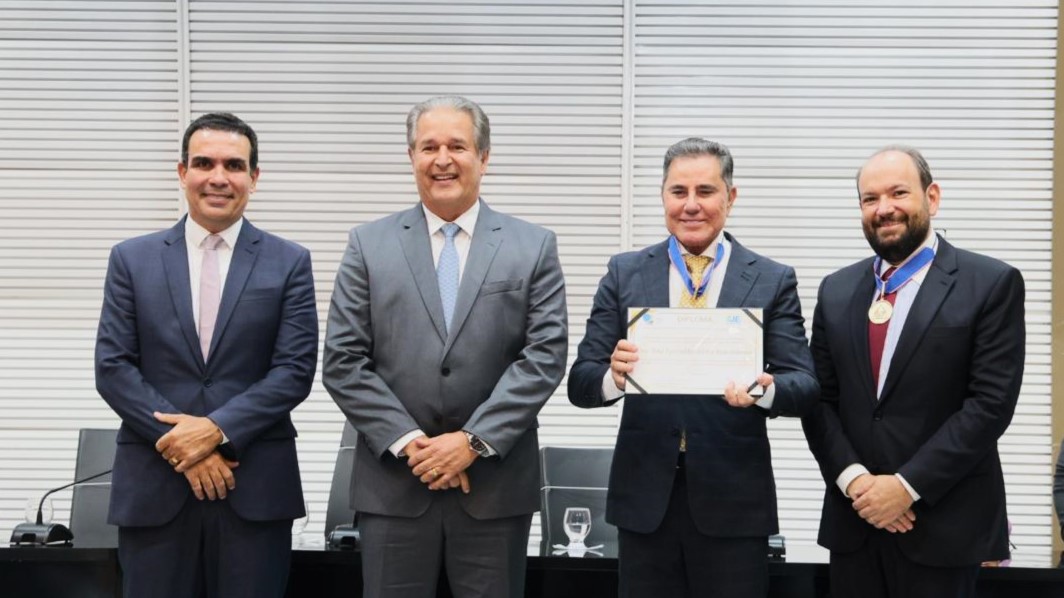Presidente do TJBA recebe medalha em reconhecimento à sua atuação para o fortalecimento da Justiça Eleitoral