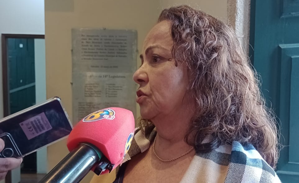 Aladilce expõe abandono da saúde em Salvador