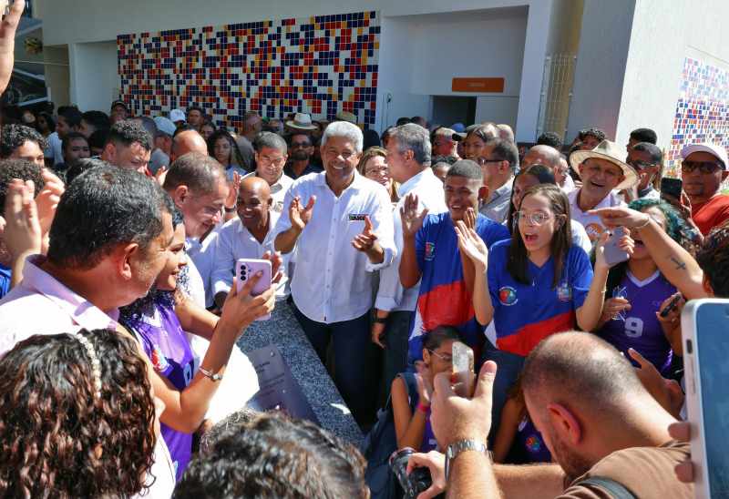 Jerônimo inaugura nova escola estadual em tempo integral em Barra