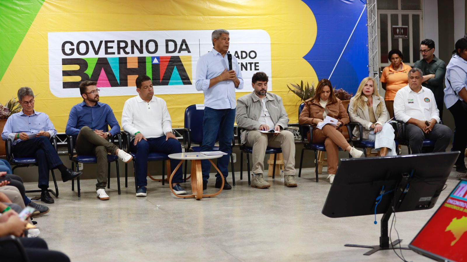 Em Senhor do Bonfim, governador se reúne com empresários e lideranças