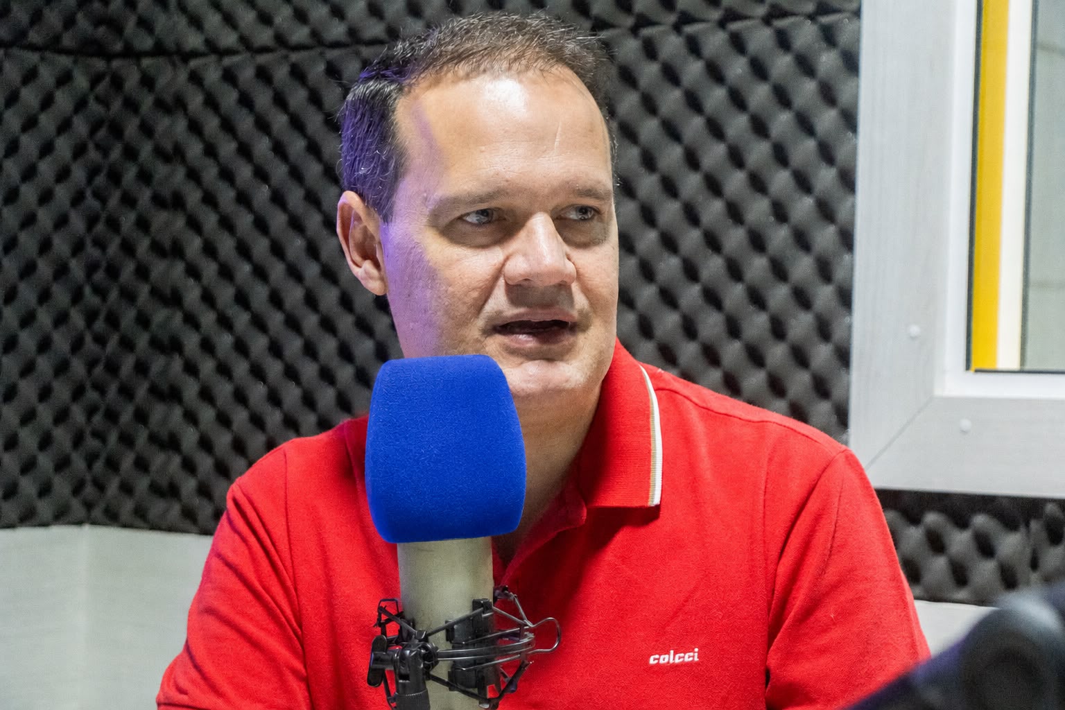 “G1 confirma o que todo mundo já sabia: ACM Neto apoia Flávio Bolsonaro”, diz Júlio