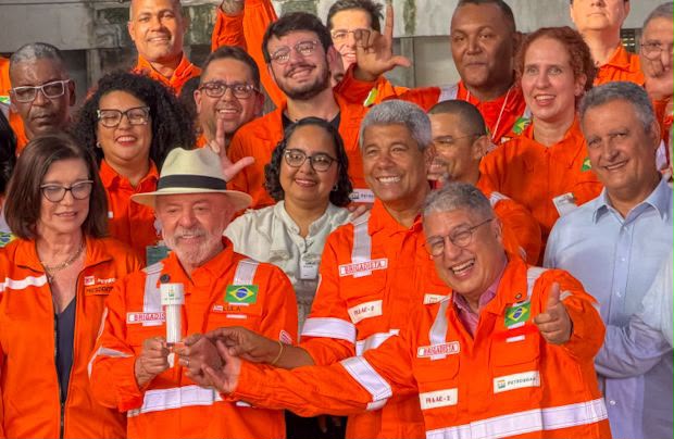 Líder do governo, Rosemberg compara ação de Flávio ao roteiro fracassado de ACM Neto