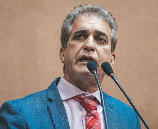 Robinson aponta falhas da Prefeitura de Salvador na saúde básica e diz que rede estadual absorve demanda municipal
