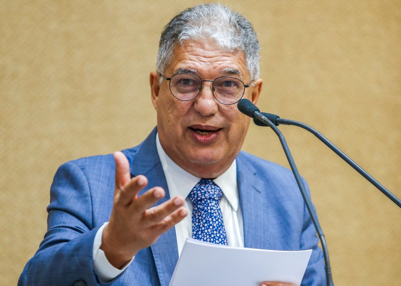 Líder do governo diz que ACM Neto quer humilhar a inteligência do eleitor  com pesquisa