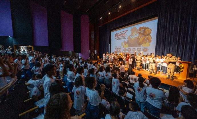 Estudantes de Camaçari concluem Proerd com cerimônia de formatura